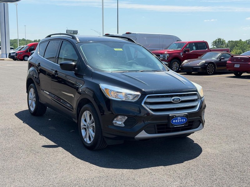 Ford Escape Vehicle Full-screen Gallery Image 03