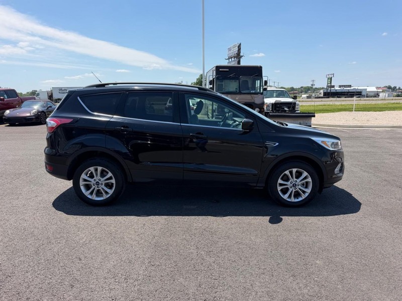 Ford Escape Vehicle Full-screen Gallery Image 04