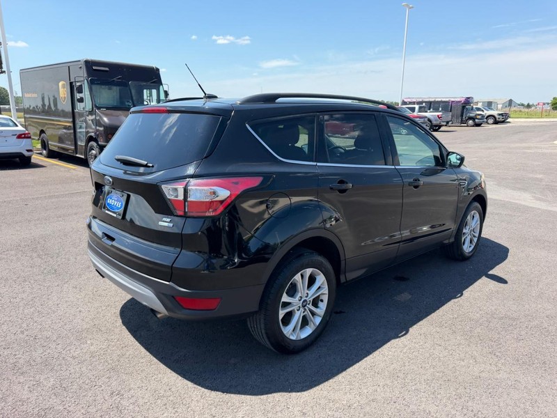 Ford Escape Vehicle Full-screen Gallery Image 05