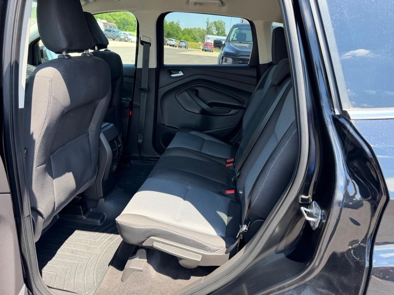 Ford Escape Vehicle Full-screen Gallery Image 09