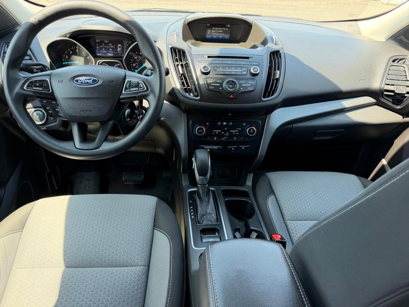 Ford Escape Vehicle Full-screen Gallery Image 10