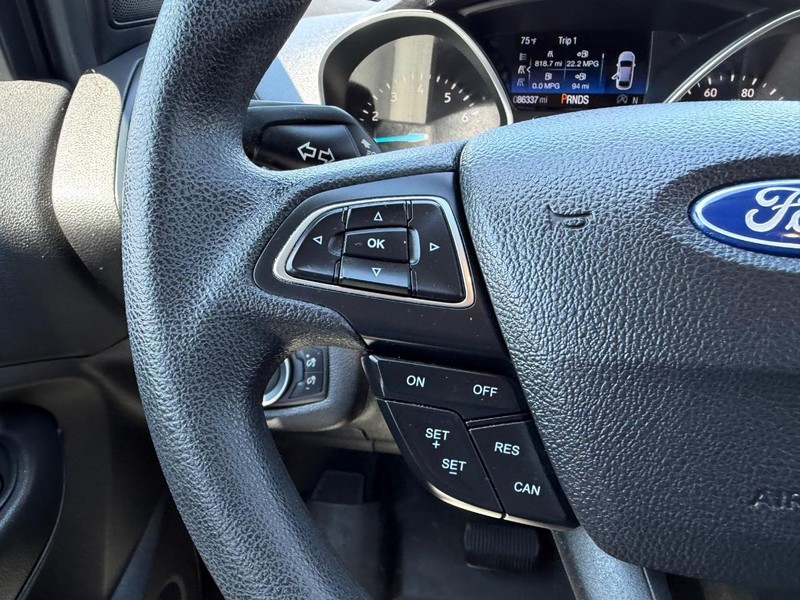 Ford Escape Vehicle Full-screen Gallery Image 12
