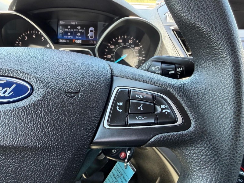 Ford Escape Vehicle Full-screen Gallery Image 13