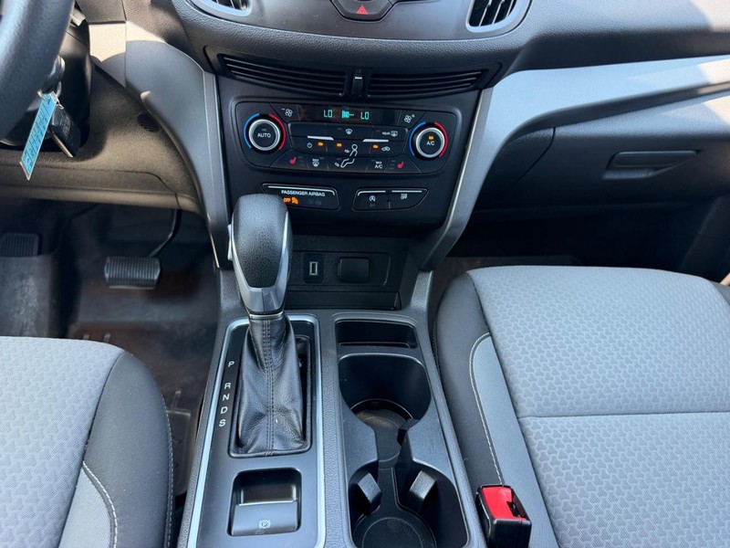Ford Escape Vehicle Full-screen Gallery Image 16