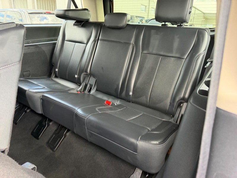 Ford Expedition Max Vehicle Full-screen Gallery Image 12