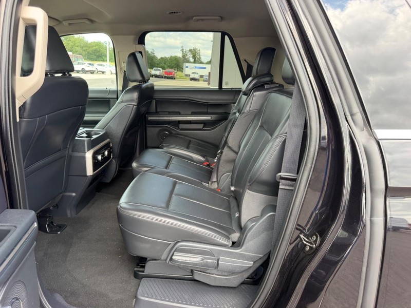 Ford Expedition Max Vehicle Full-screen Gallery Image 13