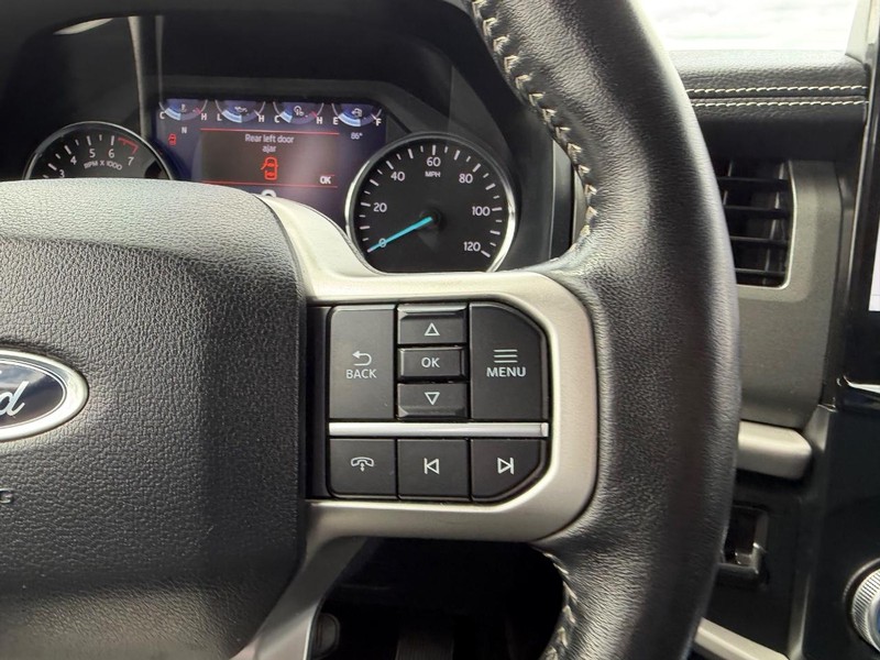 Ford Expedition Max Vehicle Full-screen Gallery Image 18