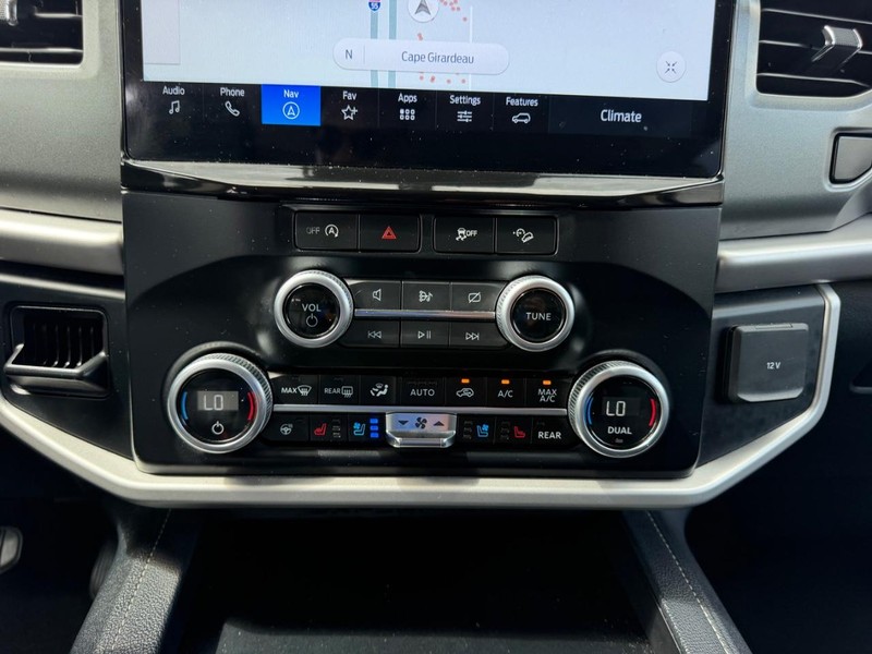 Ford Expedition Max Vehicle Full-screen Gallery Image 20