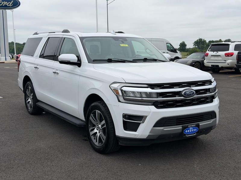 Ford Expedition Max Vehicle Full-screen Gallery Image 03