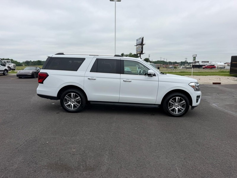 Ford Expedition Max Vehicle Full-screen Gallery Image 04