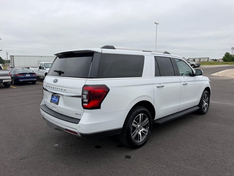 Ford Expedition Max Vehicle Full-screen Gallery Image 05