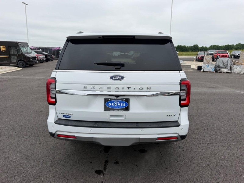 Ford Expedition Max Vehicle Full-screen Gallery Image 06