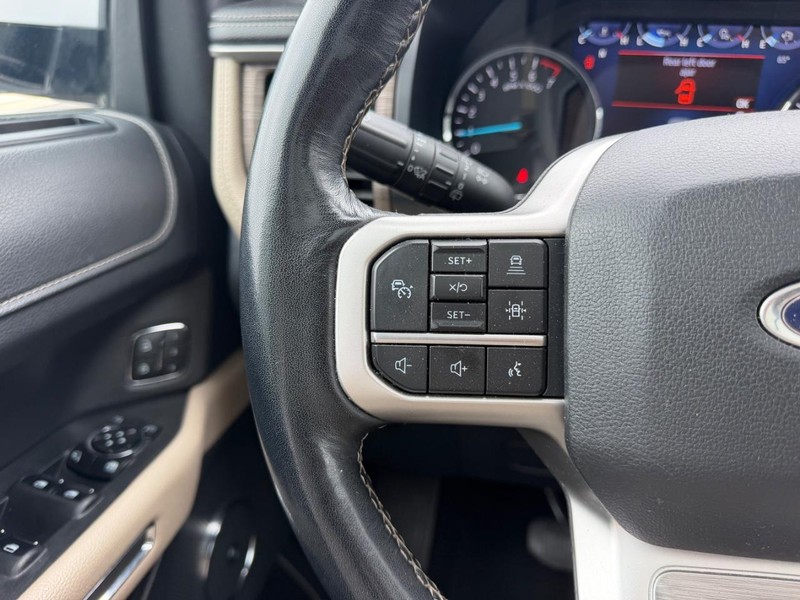 Ford Expedition Max Vehicle Full-screen Gallery Image 16