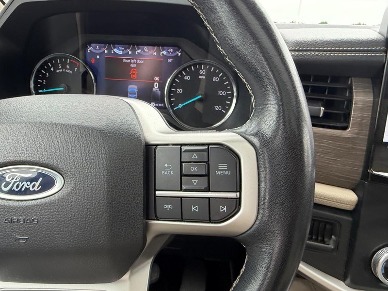 Ford Expedition Max Vehicle Full-screen Gallery Image 17