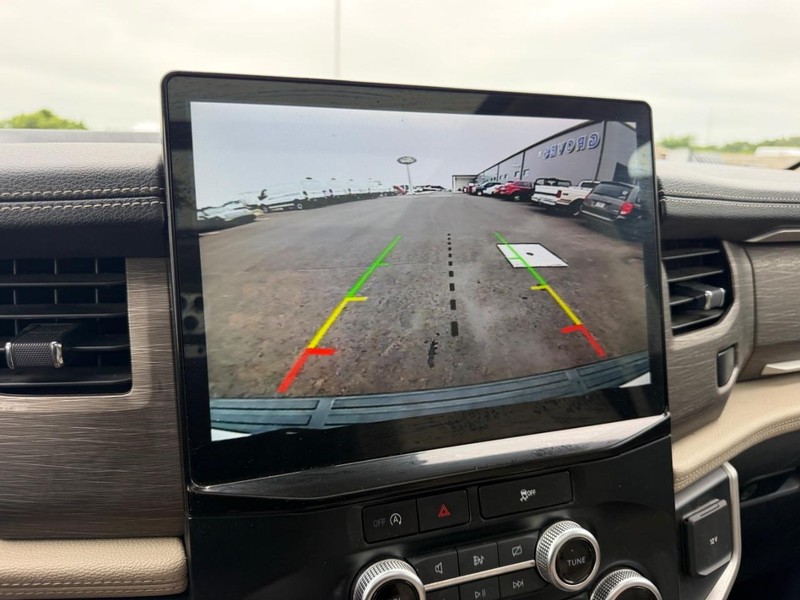 Ford Expedition Max Vehicle Full-screen Gallery Image 25