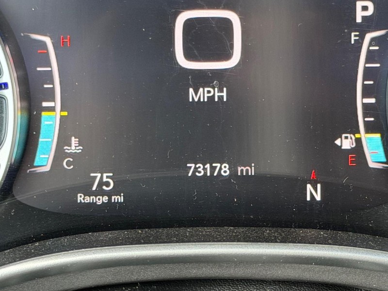 Chrysler Pacifica Vehicle Full-screen Gallery Image 24