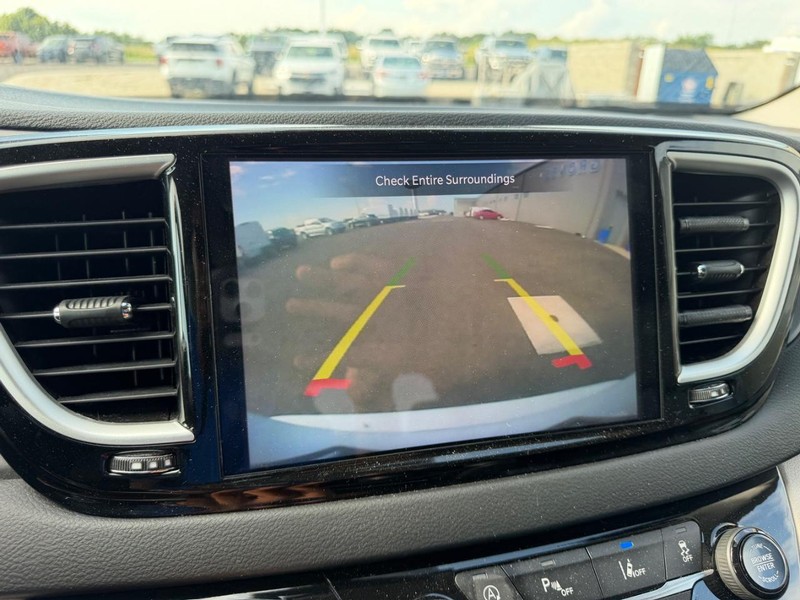 Chrysler Pacifica Vehicle Full-screen Gallery Image 25