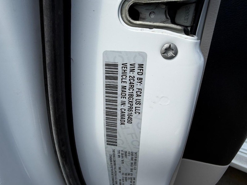 Chrysler Pacifica Vehicle Full-screen Gallery Image 26