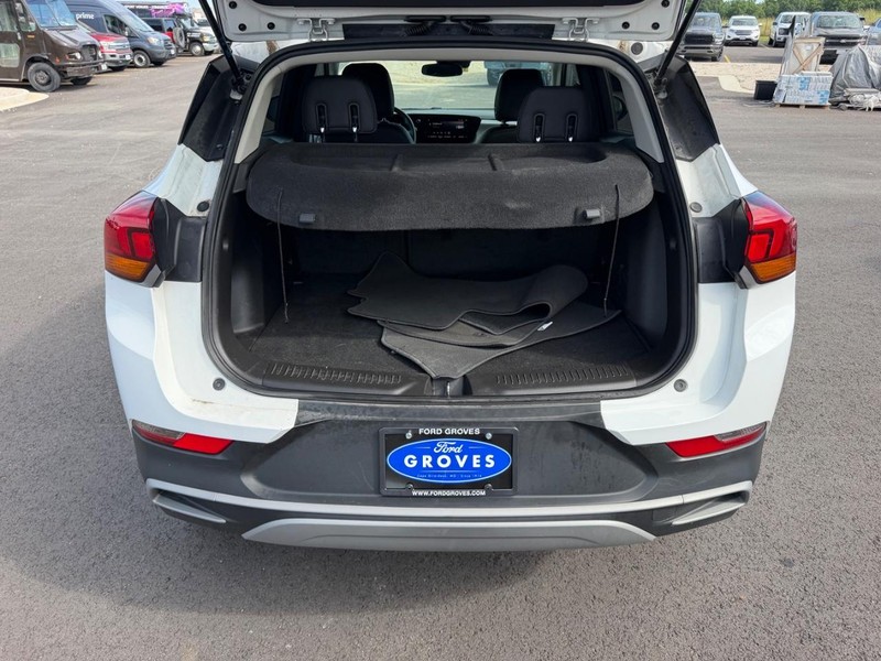 Buick Encore GX Vehicle Full-screen Gallery Image 07