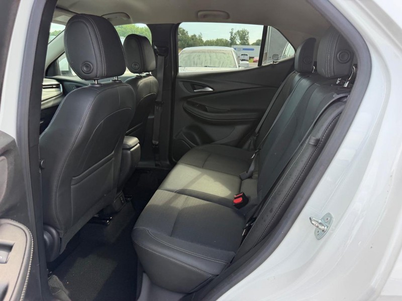 Buick Encore GX Vehicle Full-screen Gallery Image 09