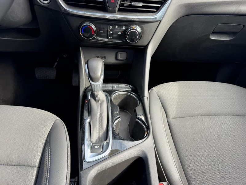 Buick Encore GX Vehicle Full-screen Gallery Image 16