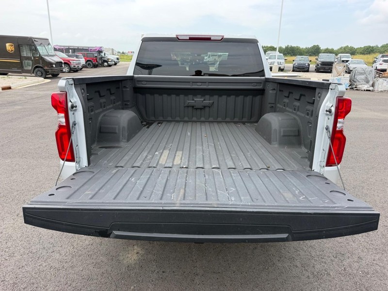 Chevrolet Silverado 1500 Vehicle Full-screen Gallery Image 07