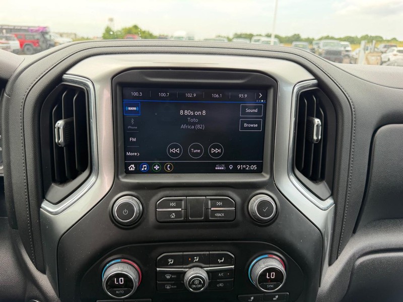 Chevrolet Silverado 1500 Vehicle Full-screen Gallery Image 14