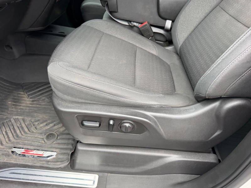 Chevrolet Silverado 1500 Vehicle Full-screen Gallery Image 18