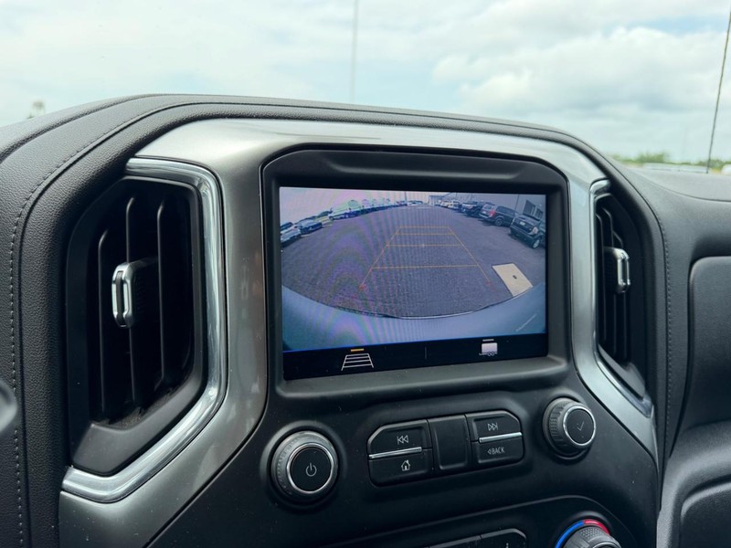 Chevrolet Silverado 1500 Vehicle Full-screen Gallery Image 20