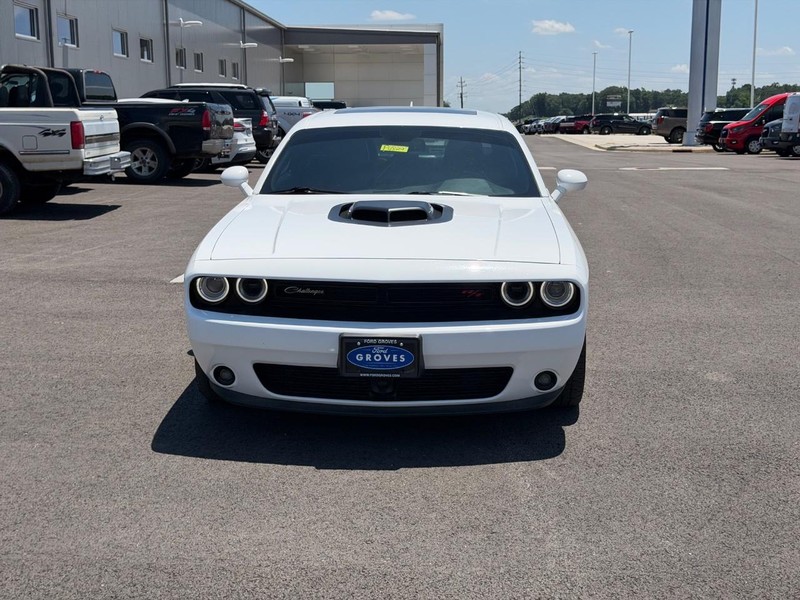 Dodge Challenger Vehicle Full-screen Gallery Image 02