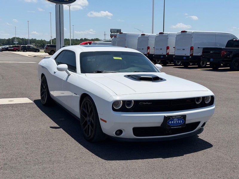 Dodge Challenger Vehicle Full-screen Gallery Image 03