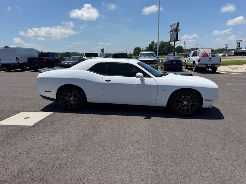Dodge Challenger Vehicle Full-screen Gallery Image 04