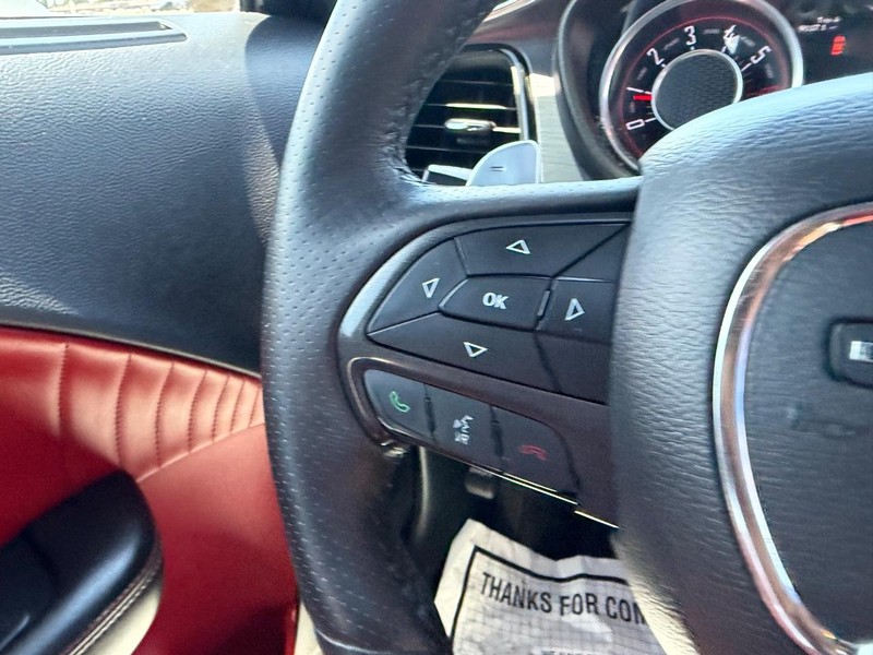 Dodge Challenger Vehicle Full-screen Gallery Image 13