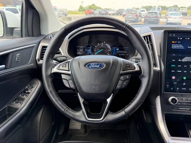 Ford Edge Vehicle Full-screen Gallery Image 11
