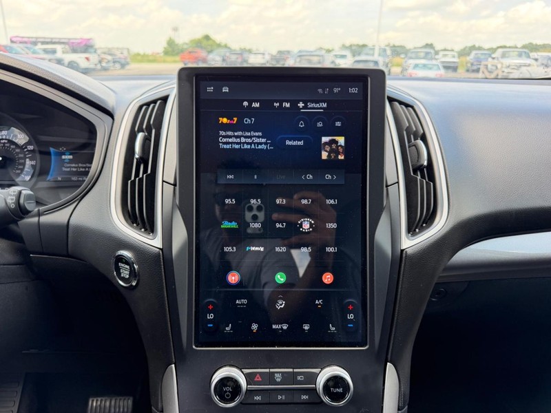 Ford Edge Vehicle Full-screen Gallery Image 14