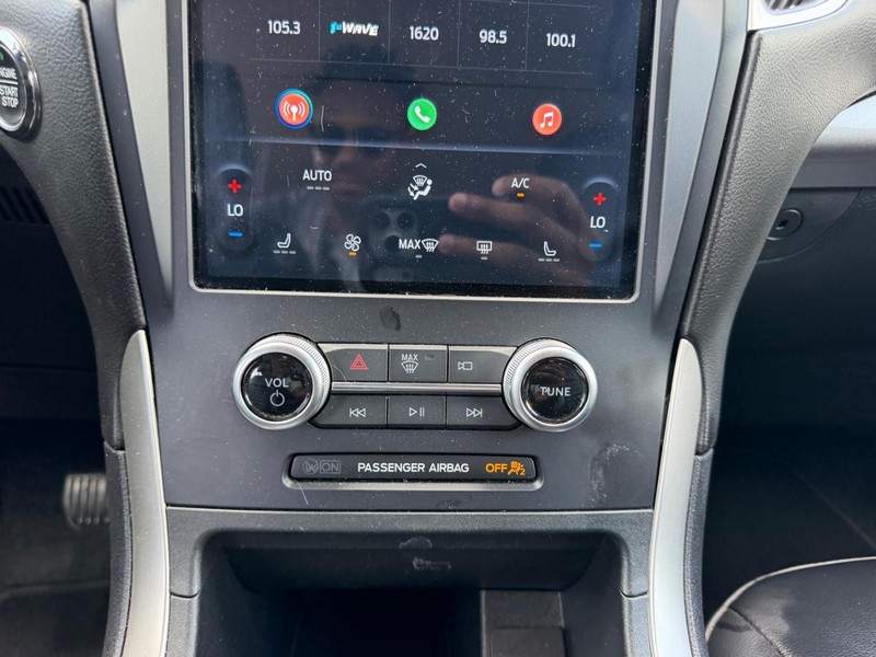 Ford Edge Vehicle Full-screen Gallery Image 15