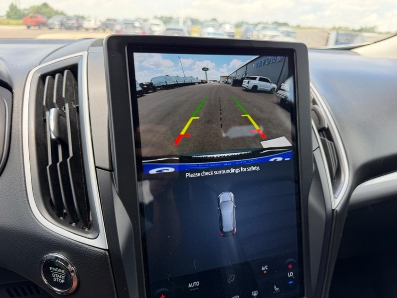 Ford Edge Vehicle Full-screen Gallery Image 21
