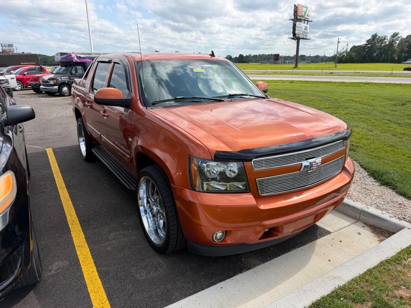 Chevrolet Avalanche Vehicle Full-screen Gallery Image 02