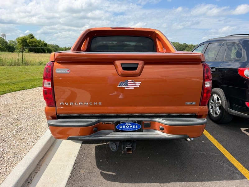 Chevrolet Avalanche Vehicle Full-screen Gallery Image 03
