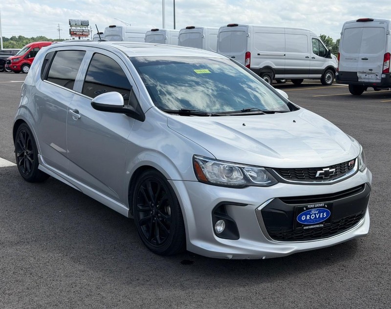 Chevrolet Sonic Vehicle Full-screen Gallery Image 03