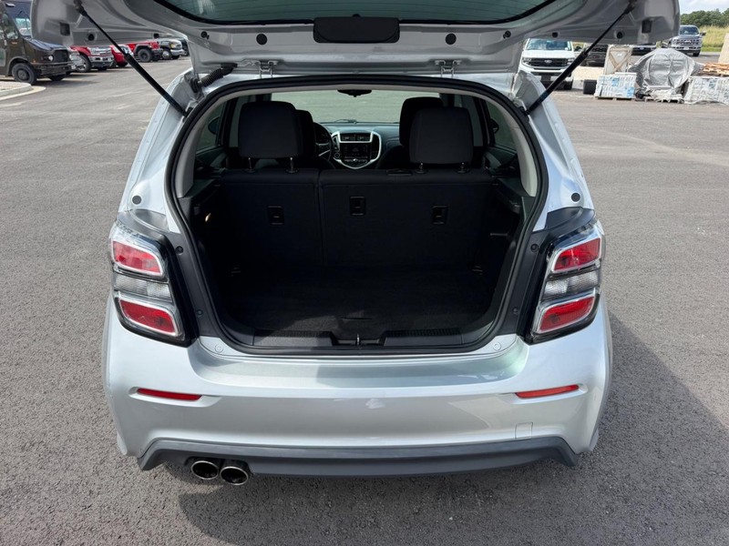 Chevrolet Sonic Vehicle Full-screen Gallery Image 07