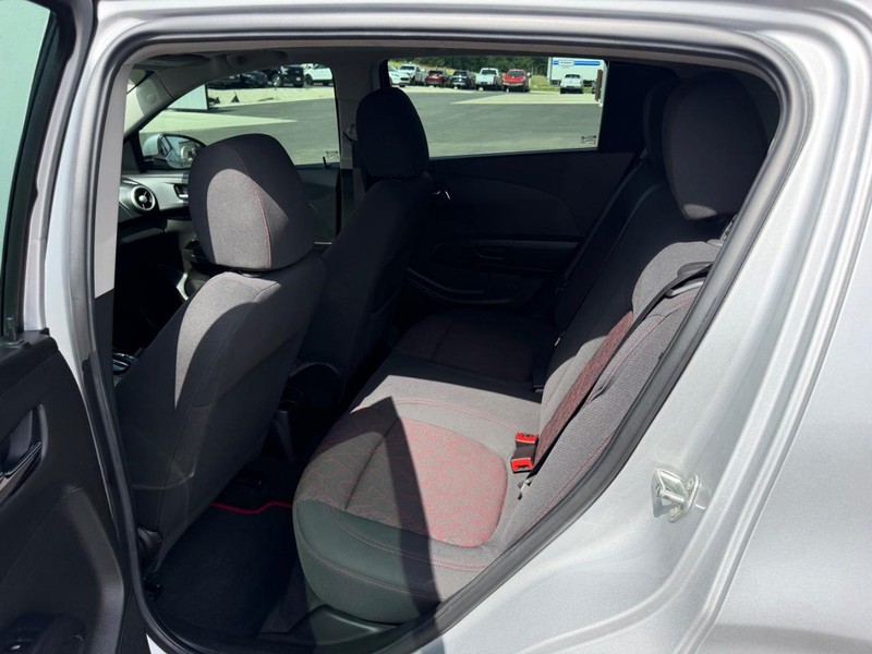 Chevrolet Sonic Vehicle Full-screen Gallery Image 09