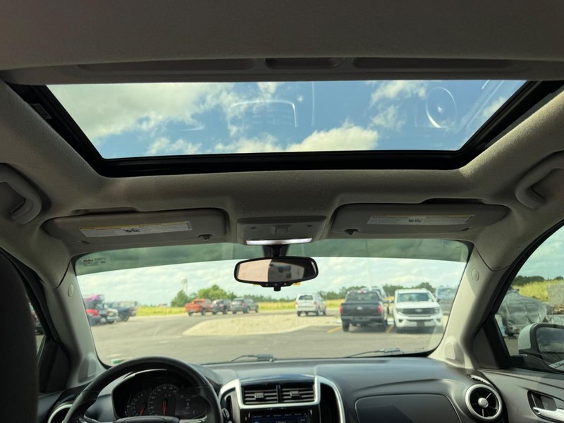 Chevrolet Sonic Vehicle Full-screen Gallery Image 10