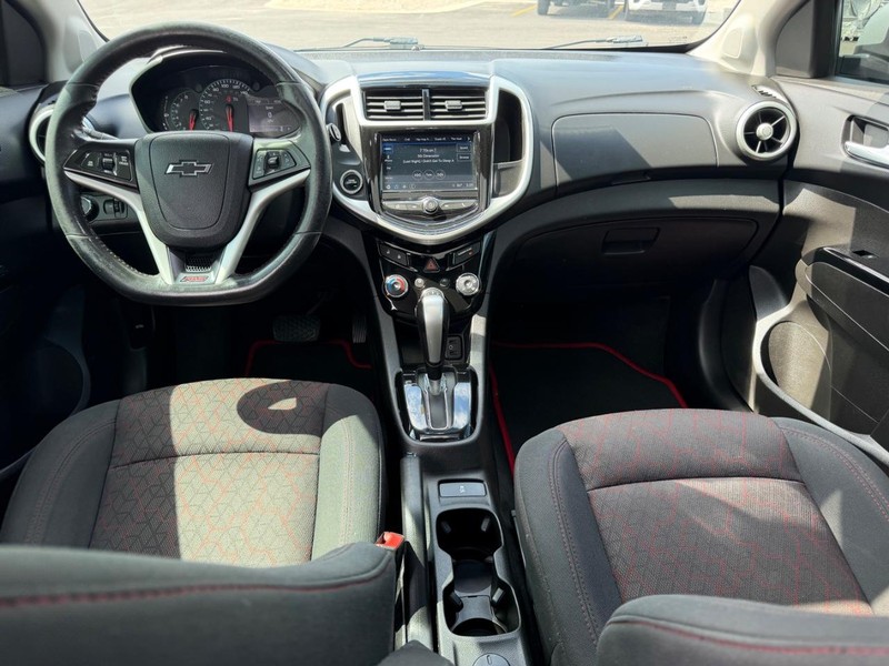 Chevrolet Sonic Vehicle Full-screen Gallery Image 11