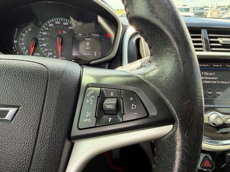 Chevrolet Sonic Vehicle Full-screen Gallery Image 14