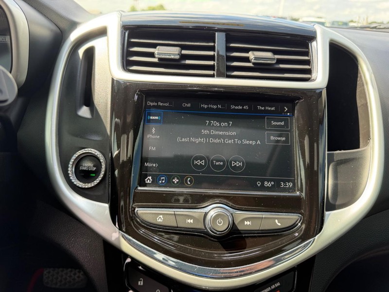 Chevrolet Sonic Vehicle Full-screen Gallery Image 15