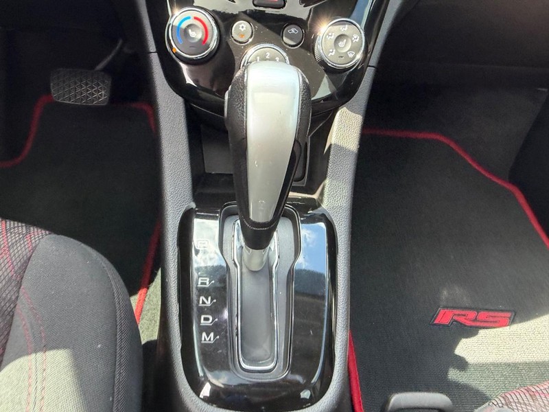 Chevrolet Sonic Vehicle Full-screen Gallery Image 17