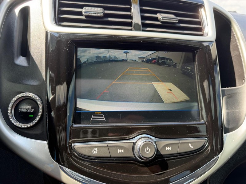 Chevrolet Sonic Vehicle Full-screen Gallery Image 22