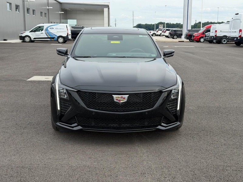 Cadillac CT5-V Vehicle Full-screen Gallery Image 02