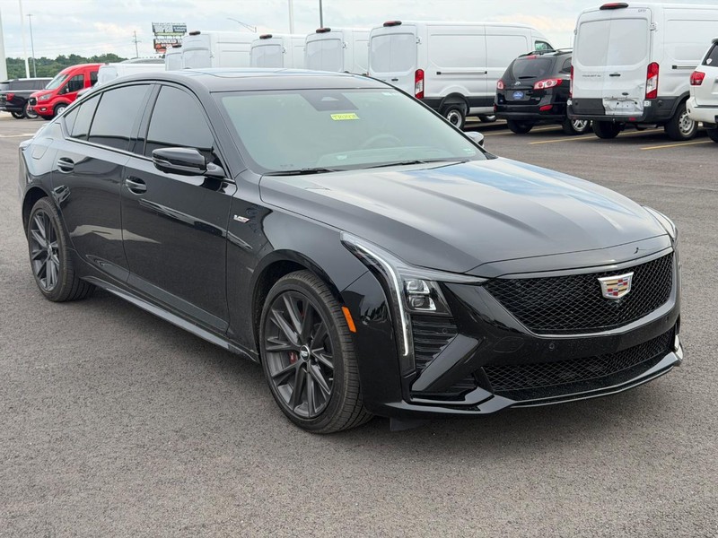 Cadillac CT5-V Vehicle Full-screen Gallery Image 03